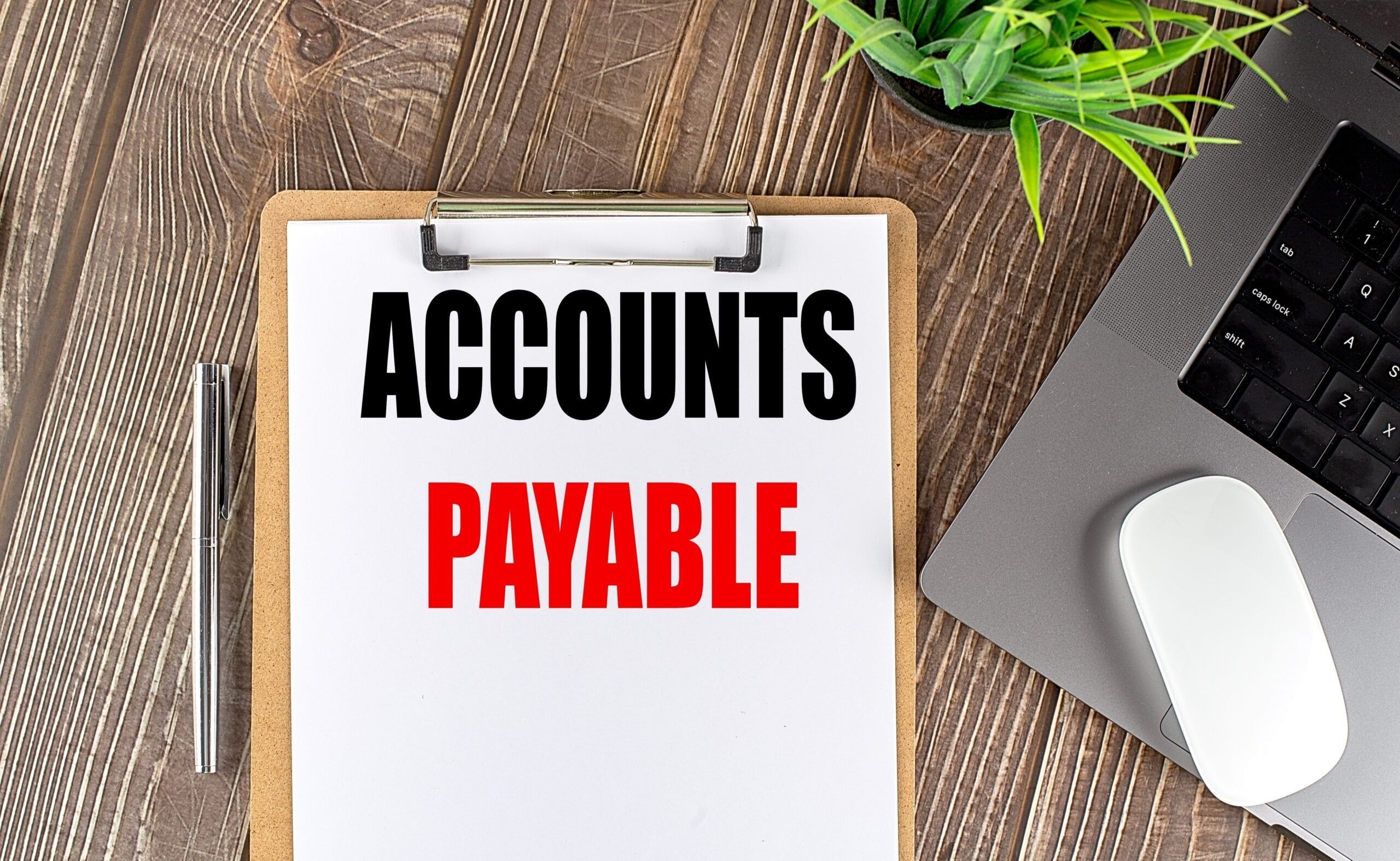Accountspayabletextonaclipboardpaperwithlaptopmouse
